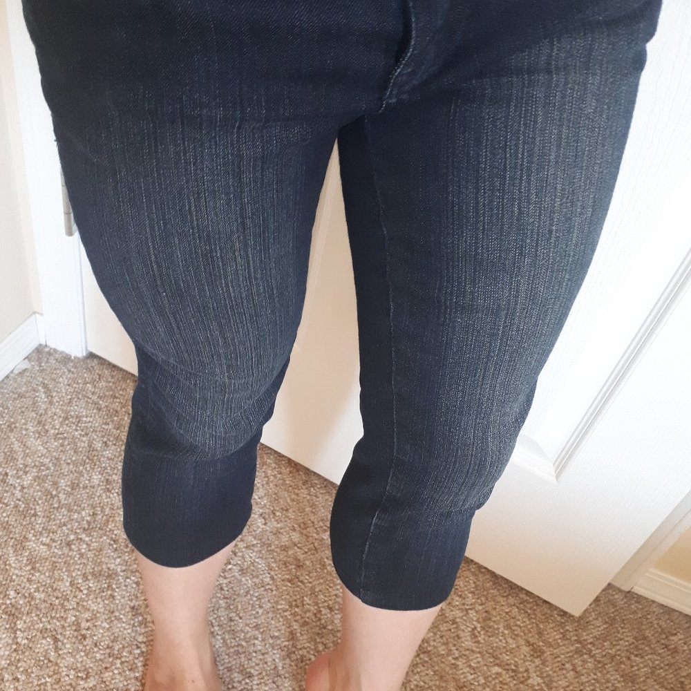 NWOT Seductions Low Rise Navy-Black Jean Capri